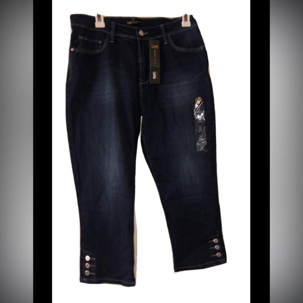 Women’s Lee capris NWT size 10 medium